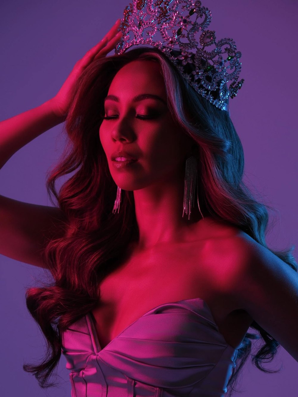 Alexa Roder, Miss Earth Australia 2025, in her crown